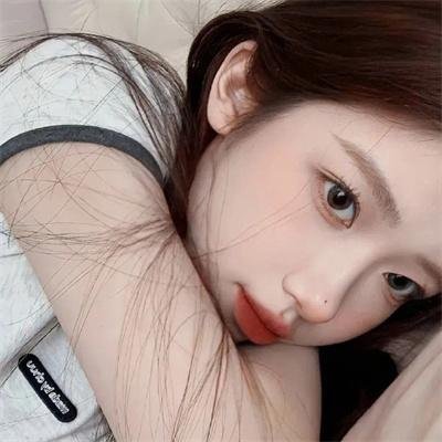 一线女星与神秘男子同车离开，公司火速否认，连日来引热议